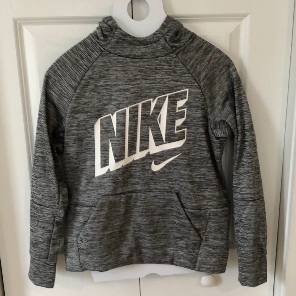 Nike Big Boys Therma Logo-Print Training Hoodie